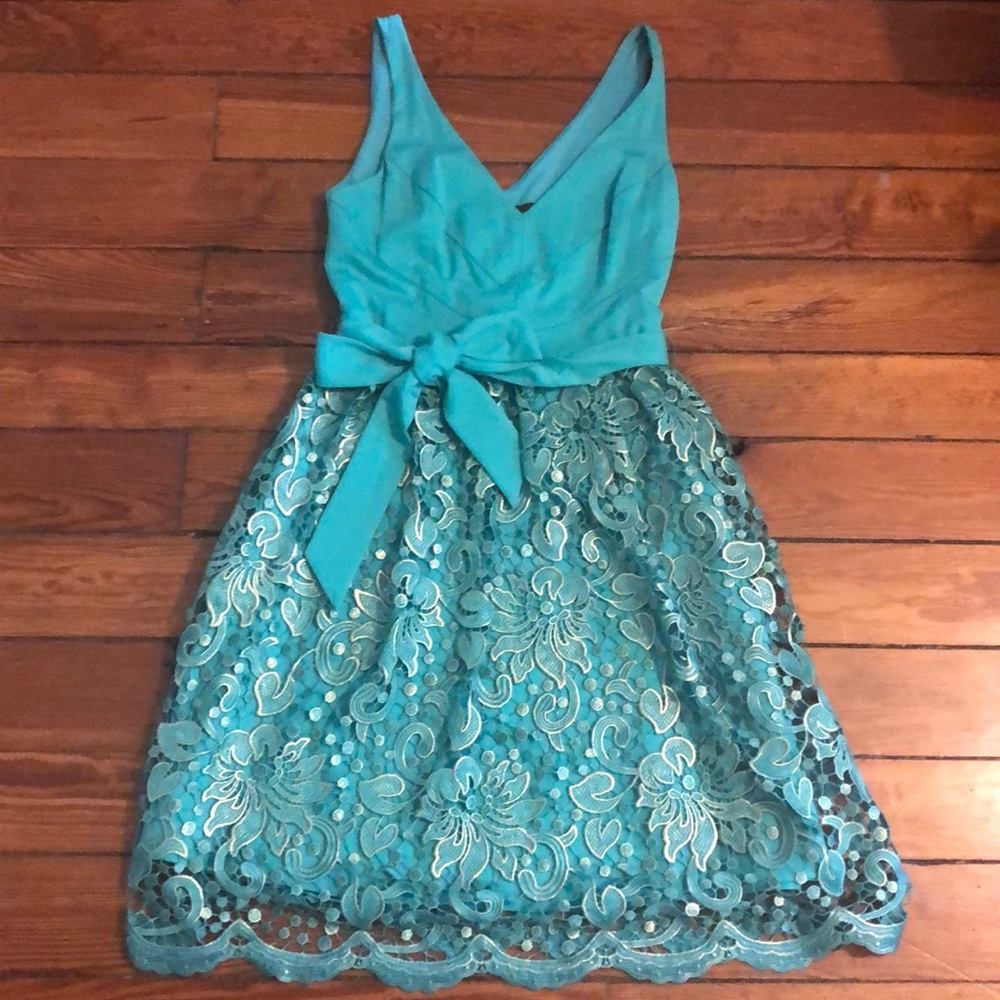 GOOORRRGGGEOUS and SUPER COMFY Teal and Gold dress